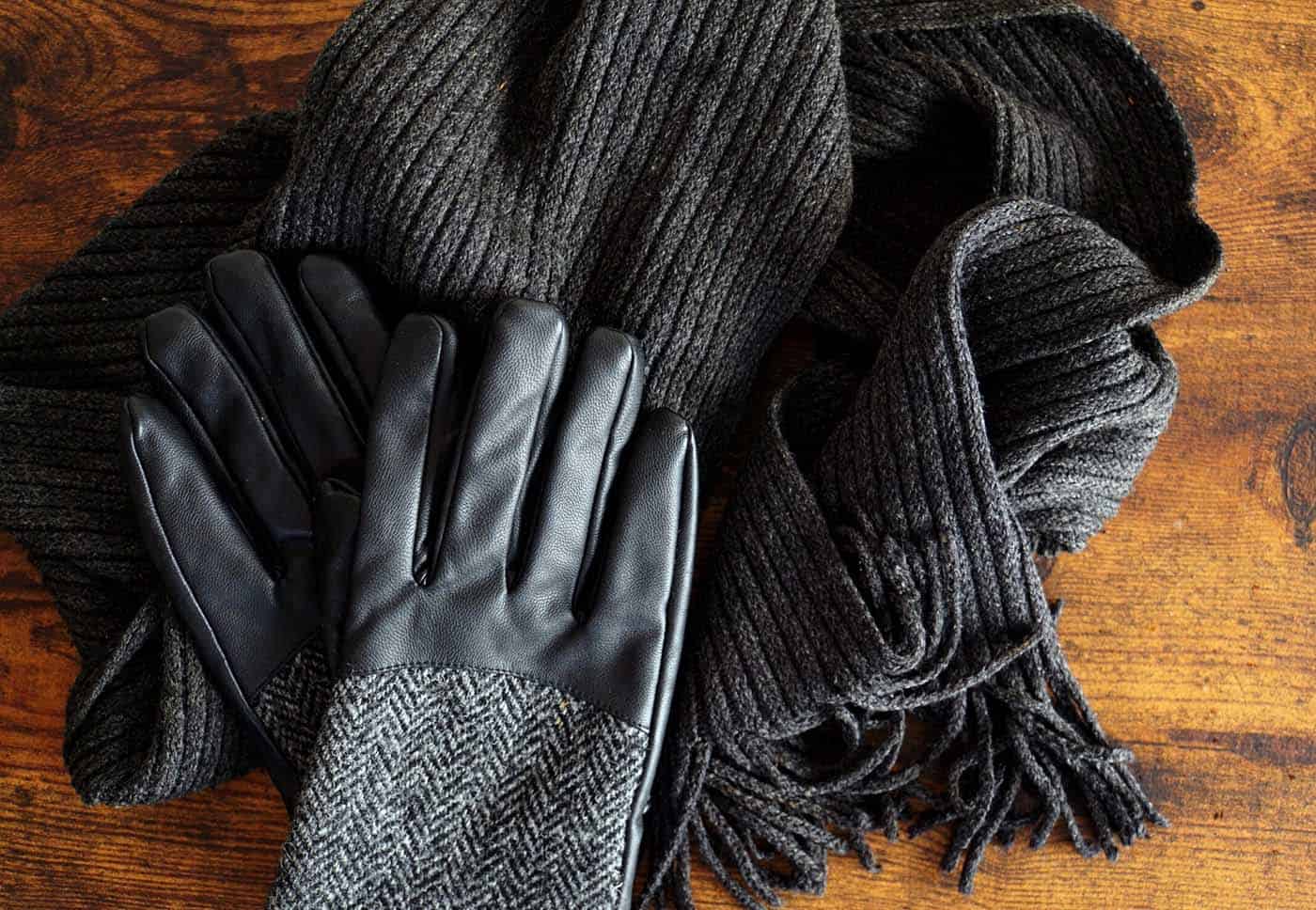 gloves and scarf last minute Holiday gifts