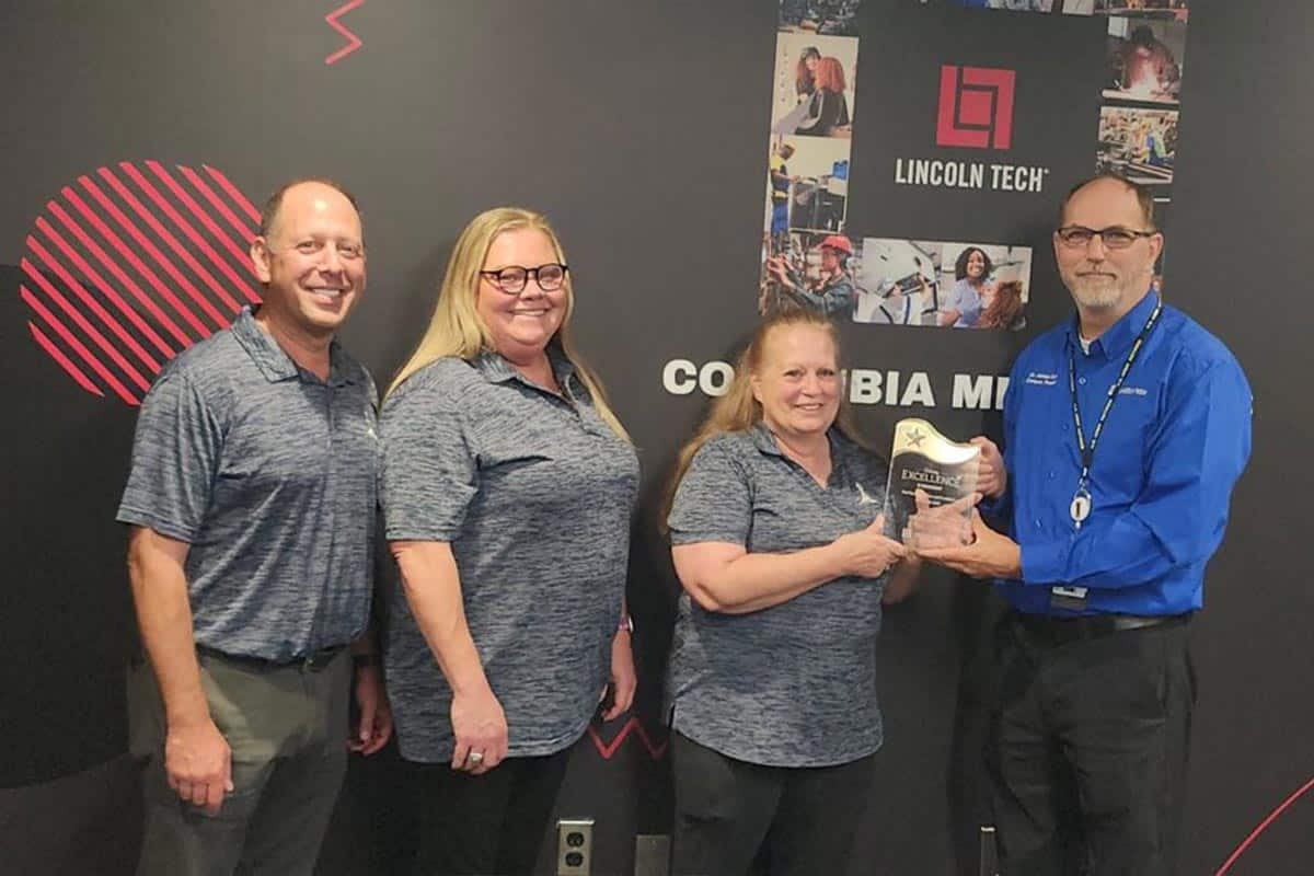 Lincoln College of Technology presents the 2025 Pride and Partnership Award to strategic factory for their branding and signage solutions on lincoln tech campus